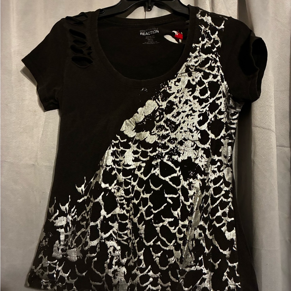Custom embellished, (SM)90’s Y2K Kenneth Cole Reaction Black/silver animal Tee